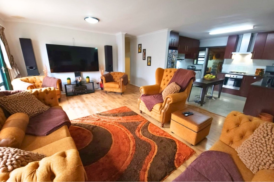 5 Bedroom Property for Sale in Loucharmante Western Cape